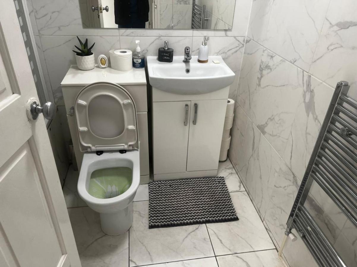 Cosy 2-Bedroom Flat In Finsbury Park, Modern, Convenient & Close To Central London! Londres Exterior foto
